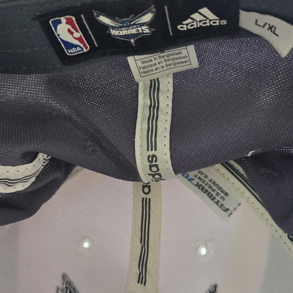 Charlotte Hornets NBA Fitted Gray and White Cap. Lg./ Xl. Fitmax 70